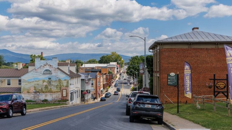 8 Virginia Mountain Towns Locals Love (and 3 Tourists Ruin)