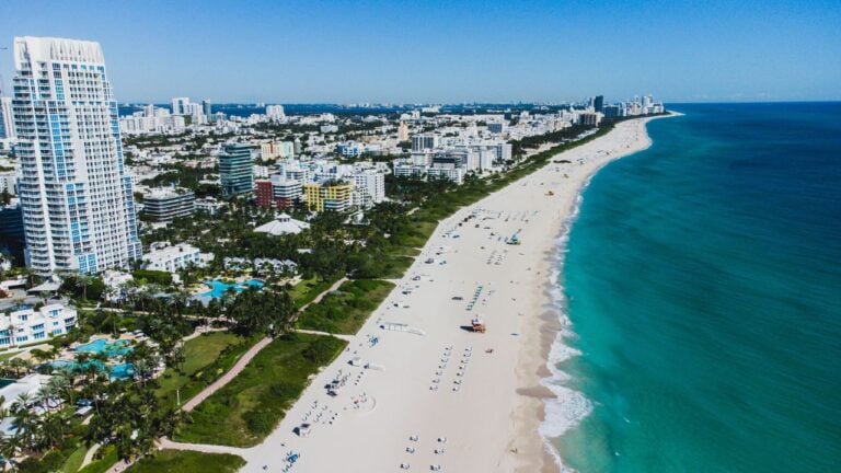 11 Things Only Longtime Floridians Notice at the Beach