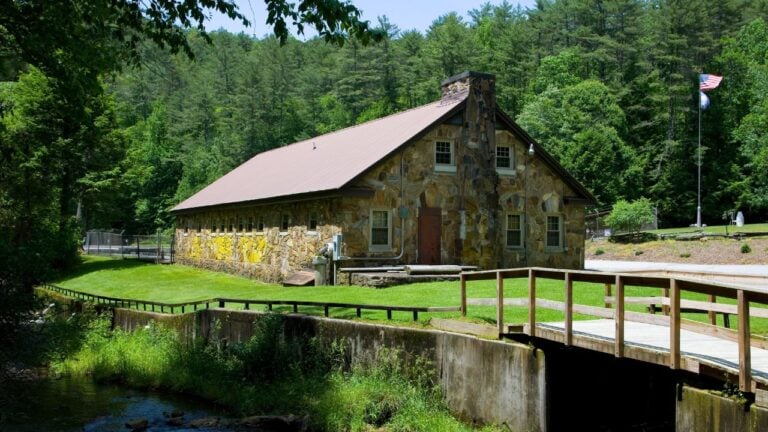 8 South Carolina Small Towns Locals Love (and 3 Tourists Overrun)