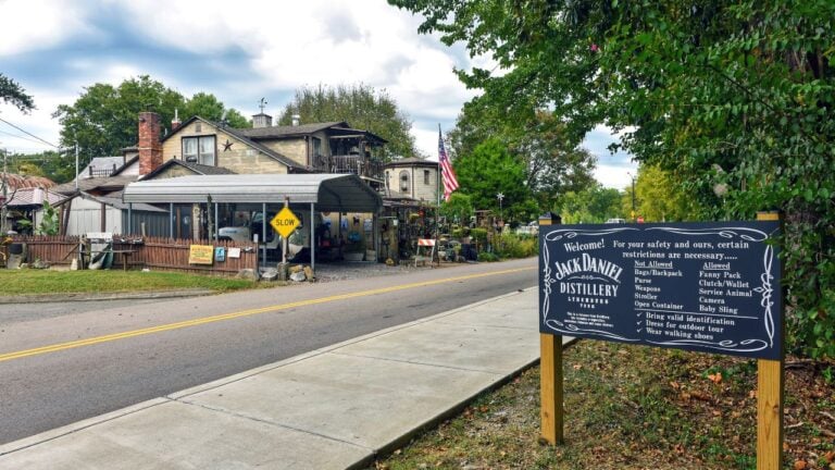 9 Tennessee Roadside Stops Locals Still Pull Over For
