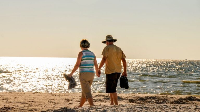 9 Things Florida Beachgoers Do That Instantly Mark Them as Locals, Not Tourists