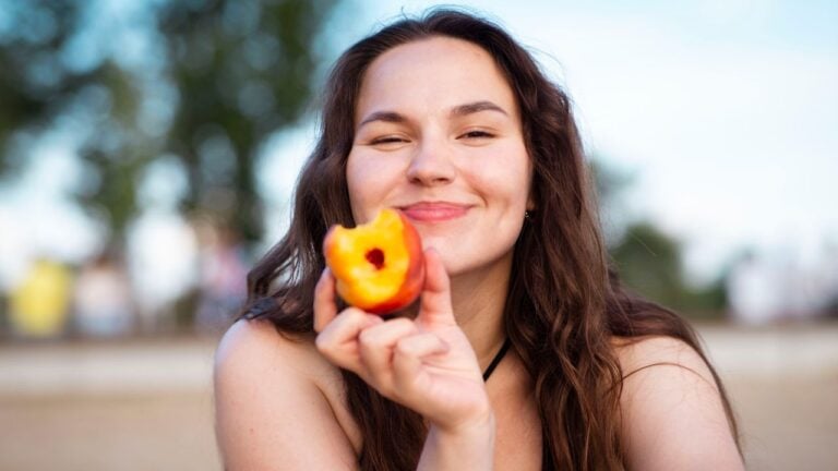 8 Rounds of Two Truths and a Lie About Georgia Peaches