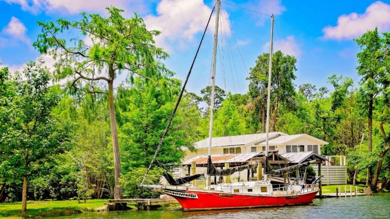 9 Alabama Small Towns That Outshine Every Big-City Attraction Nearby