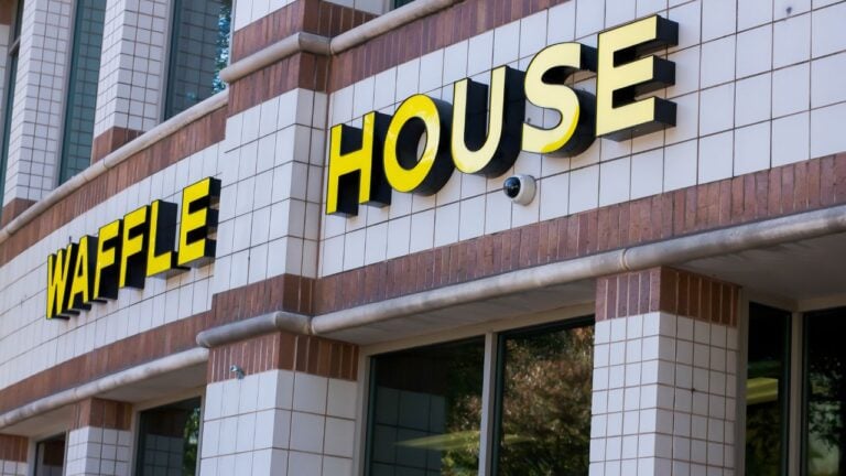 6 Secrets Waffle House Employees Wish Alabama Regulars Knew