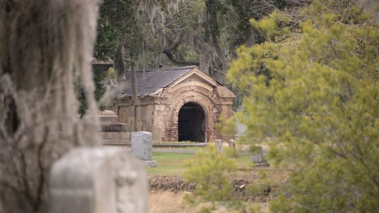 8 South Carolina Ghost Stories Even Locals Can’t Keep Straight