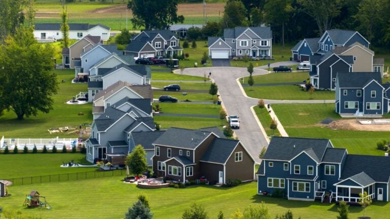 5 New York HOA Rules That Cost Homeowners Who Ignore Them