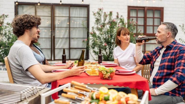 How Long Is Too Long? The Awkward Question Georgians Face About Overstaying Houseguests