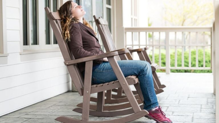 7 South Carolina Porch Traditions That Are Slowly Disappearing