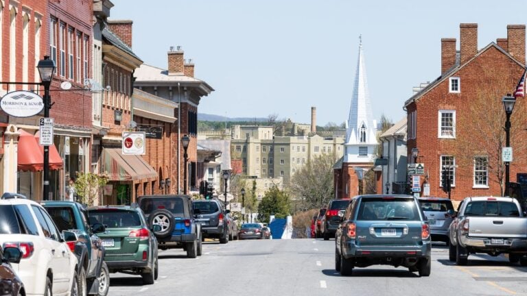 9 Virginia Small Towns That Feel Frozen in the 1950s