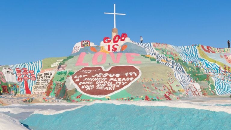 9 California Roadside Attractions Worth the Detour, According to Locals