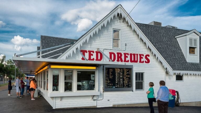 8 Texas Dance Hall Rules Newcomers Break Their First Night