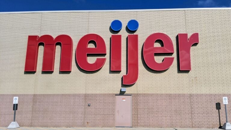 7 Meijer Etiquette Rules Illinois Shoppers Break Without Noticing