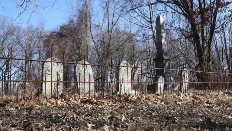 8 Things Pennsylvania Cemeteries Remove From a Grave Without Telling the Family