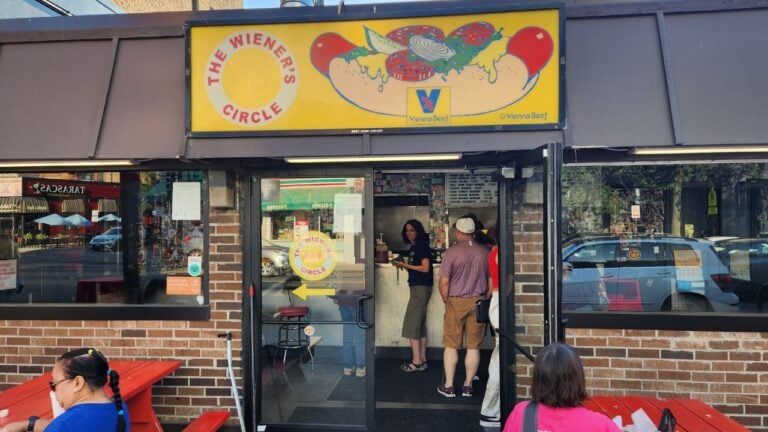7 Chicago Hot Dog Rules Illinoisans Enforce on Out-of-Staters