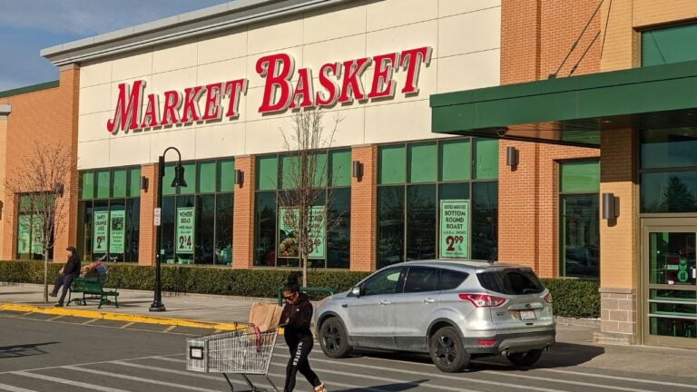7 Reasons New Hampshirites Drive Past Two Stores to Reach Market Basket