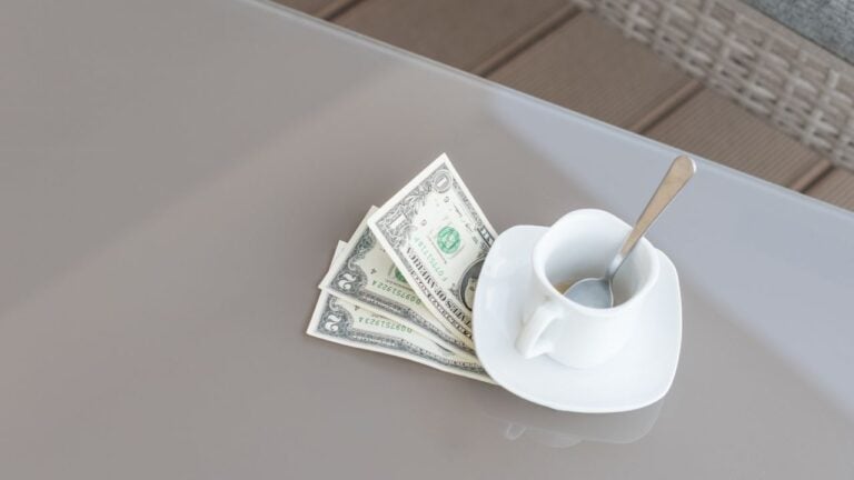 6 Restaurant Tipping Habits That Start Arguments Among Californians