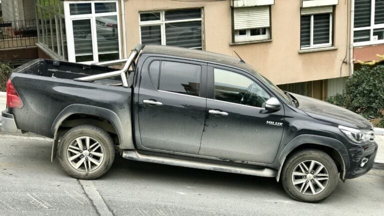 7 Things a Texas HOA Can’t Do About a Car Parked on the Street
