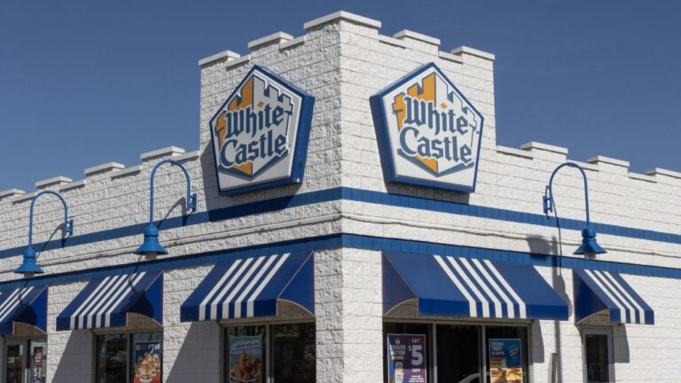 9 Restaurant Chains Ohioans Assume Are Everywhere, but They Barely Leave the Midwest
