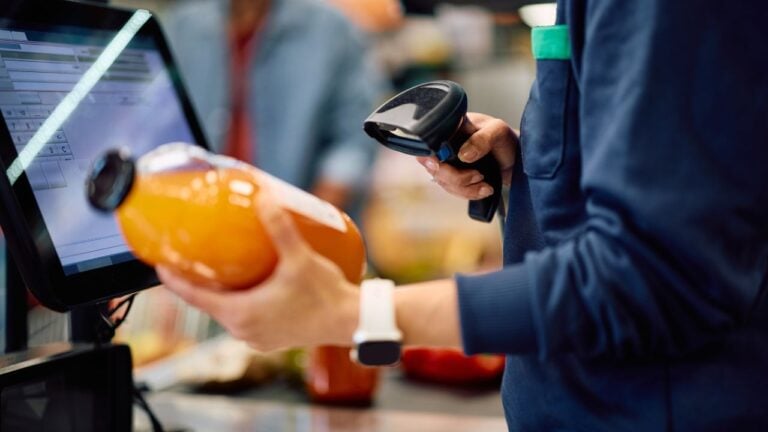 12 Customer Habits That Make an Ohio Grocery Cashier’s Shift Harder