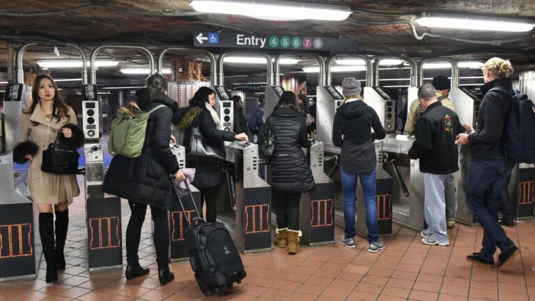 7 Subway Habits That Mark Someone as a New York City Visitor From the Suburbs