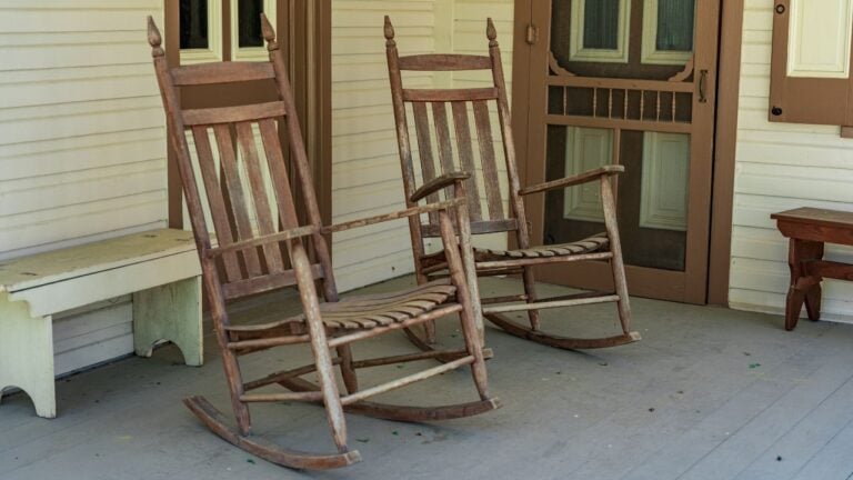 7 Porch-Sitting Habits That Give Away a Mississippi Upbringing