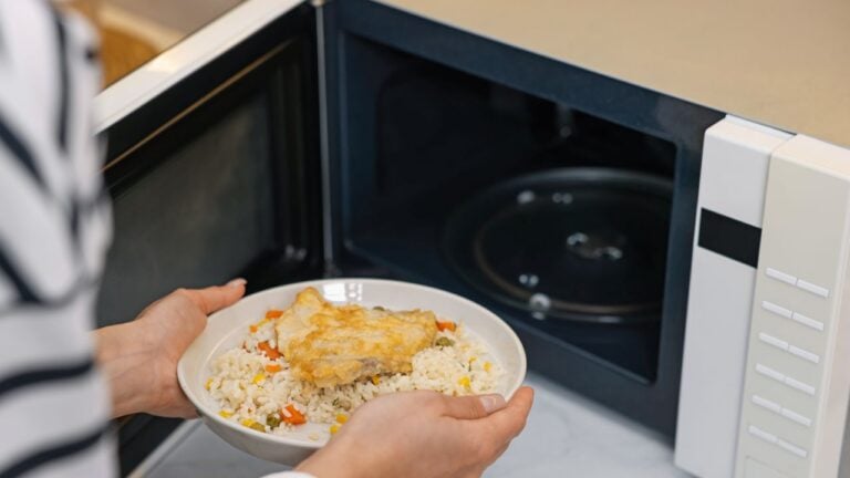 8 Unwritten Lunchroom Rules Virginia Coworkers Wish Everyone Followed