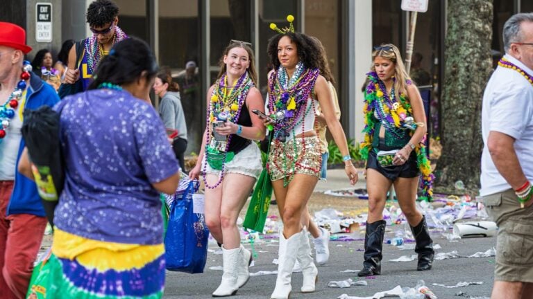 9 Unwritten Rules Louisianians Follow on a Mardi Gras Parade Route