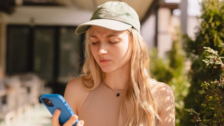 9 Texting Habits Arizonans Judge Each Other for in Private