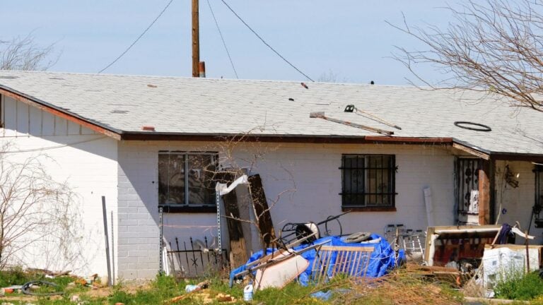 8 Neighbor Behaviors That Can Hurt a North Carolina Home’s Property Value