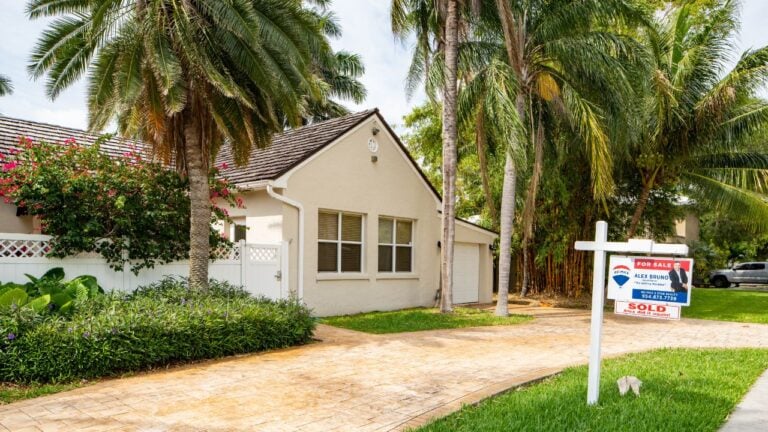 8 Documents You Need to Sell a House in Florida Without a Realtor
