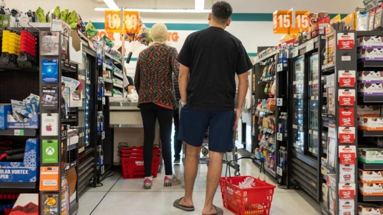 7 WinCo Checkout Rules New Washingtonians Find Out About at the Worst Moment
