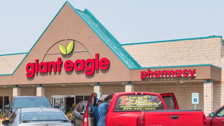 7 Giant Eagle Perks That Slip Past Ohioans Over 60