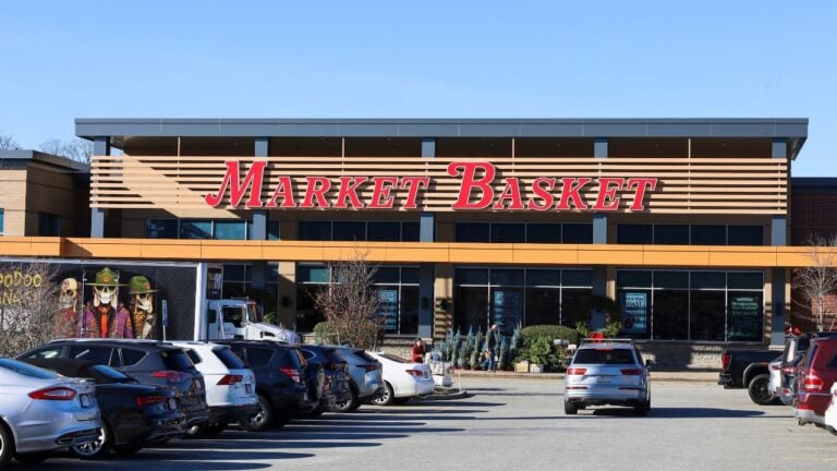 8 Market Basket Secrets Employees Wish Bay Staters Knew