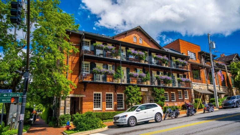 10 Small North Carolina Cities That Combine a Relaxed Getaway With Good Medical Access