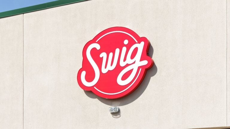 9 Utah Restaurant Chains Visitors Line Up For That Locals Drive Past
