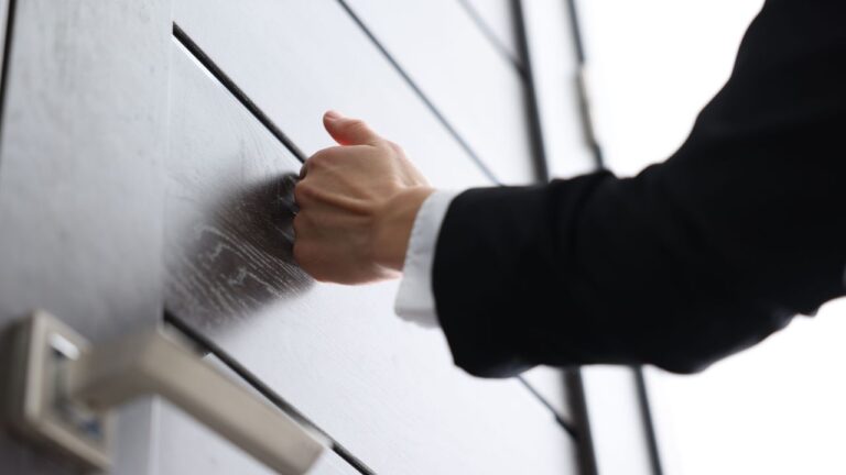8 Door-to-Door Pitches Texans Should Never Agree to on the Spot