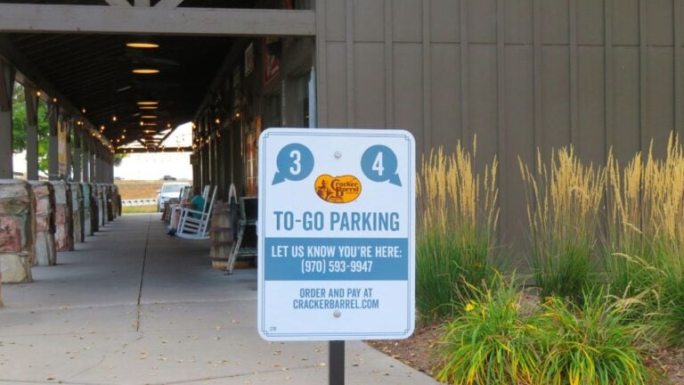 8 Cracker Barrel To-Go Orders That Don’t Travel Well in Alabama