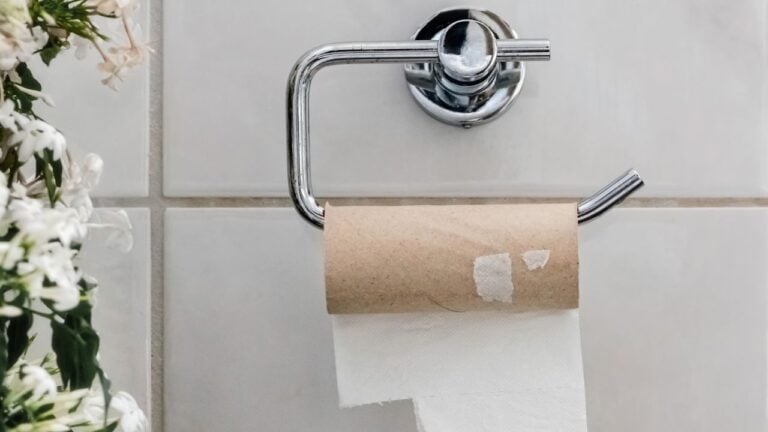 9 Things Nebraskans Should Fix in a Bathroom Before Guests Arrive