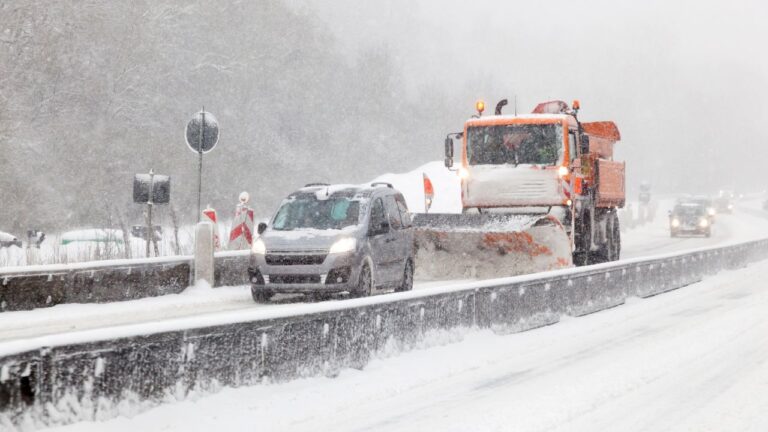 8 Things Minnesota Snowplow Drivers Wish Residents Understood
