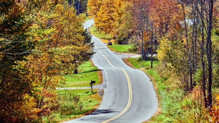 9 Signs Leaf-Peeper Season Has Officially Taken Over a Vermont Town