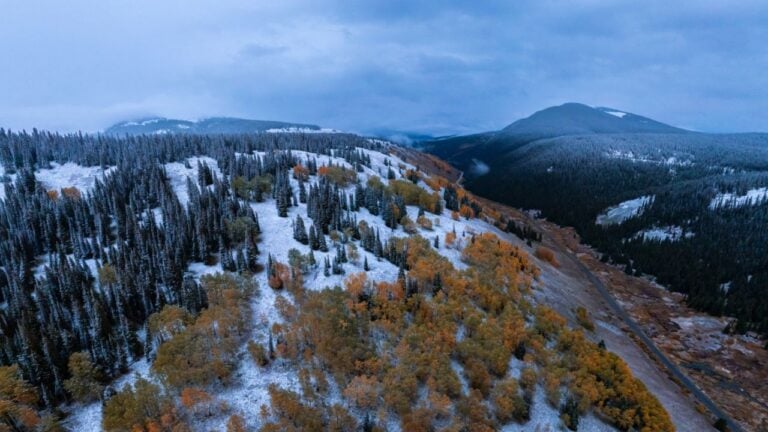 6 Early Snow Signs Colorado Mountain Towns Watch For in October