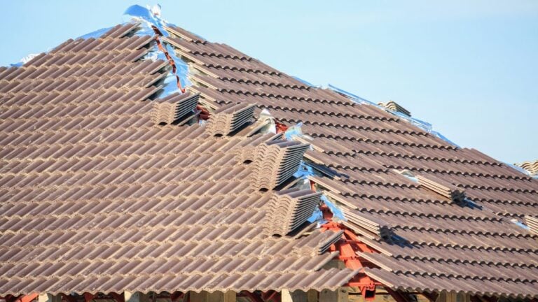 8 Storm-Chaser Roofing Scams Kentucky Homeowners Need to Recognize