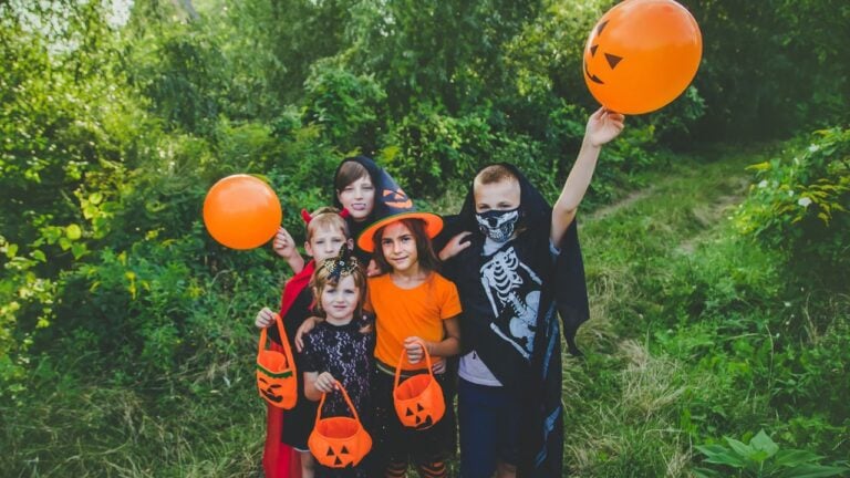 5 Fall Traditions Minnesota Kids Grew Up On That Have Disappeared