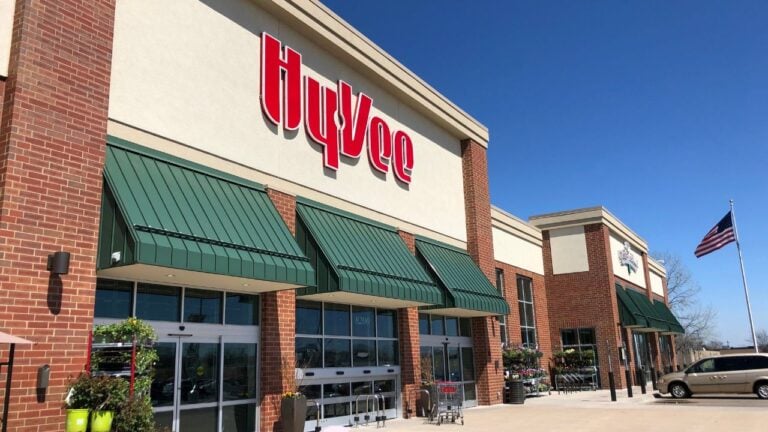 7 Things Fareway Does Differently Than Hy-Vee That Iowans Notice