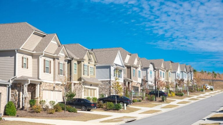 4 Things a South Carolina HOA Can’t Fine You For, No Matter What the Bylaws Say