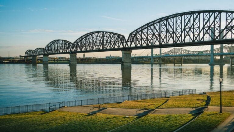 5 Ways the Ohio River Divides Indiana and Kentucky