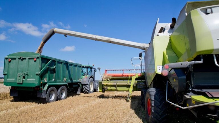7 Nebraska Farm Vehicle Rules That Turn a Harvest Drive Into a Ticket