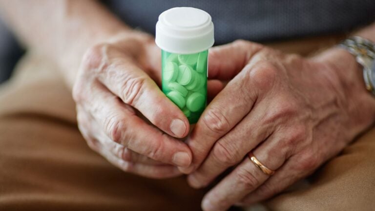 2 Pennsylvania Programs That Cut Prescription Costs, Older Adults Take Note