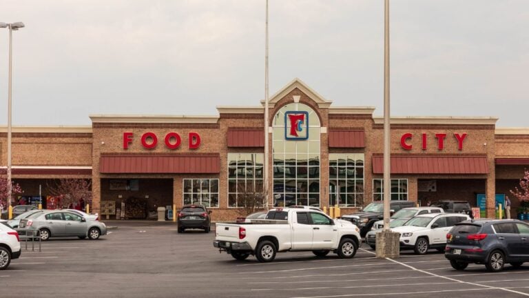 6 Food City Secrets Employees Wish Tennesseans Knew