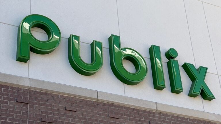 8 Services at the Publix Customer Service Desk Many Floridians Haven’t Tried